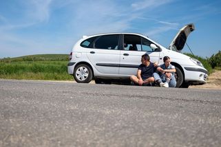 Před cestou do ciziny nekontroluje stav auta 43 procent Čechů - Novinky